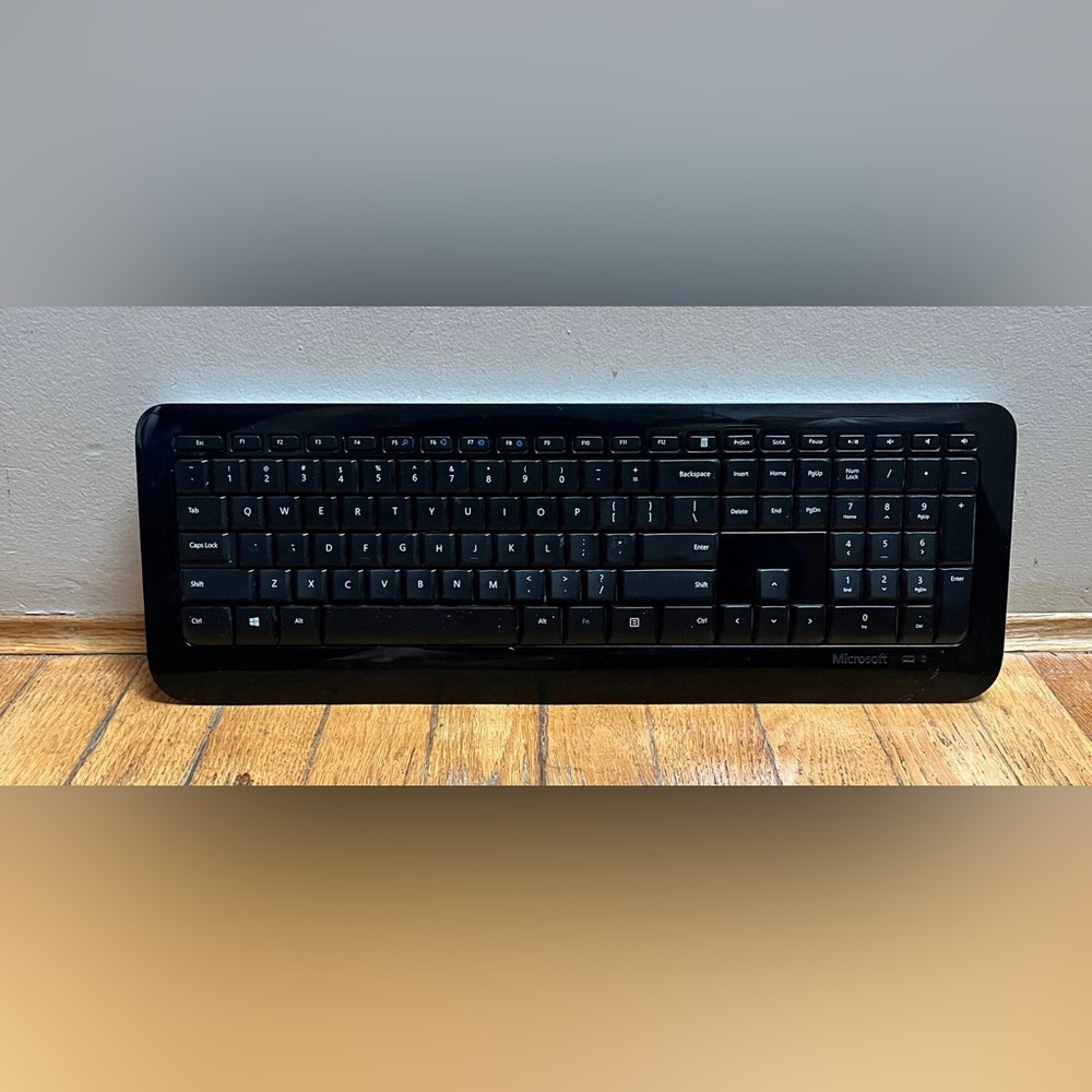 Microsoft Wireless Keyboard 850 with USB Dongle *Without Mouse*